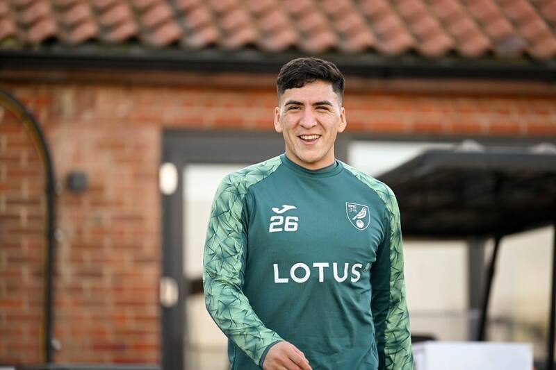 Marcelino Núñez realizó enternecedor gesto hacia su hermano. Foto: Norwich City.