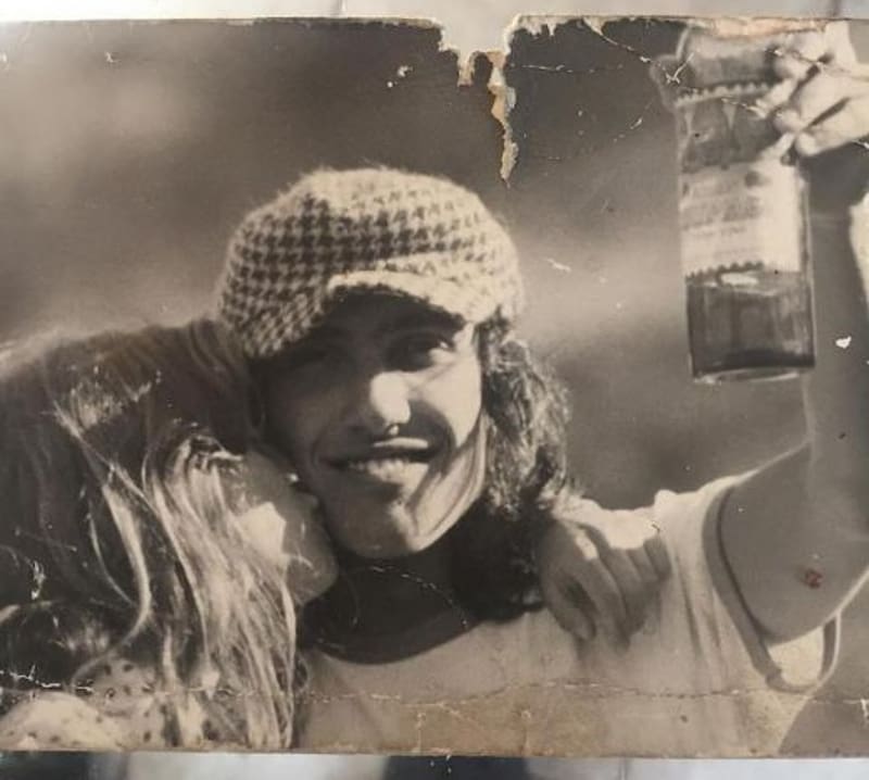 El cantante tuvo una vida bastante hippie a sus 17 años. Créditos: Instagram.