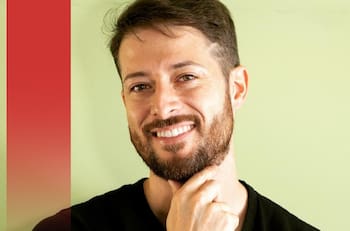 Famoso tiktoker que sube contenido sobre relaciones sanas es acusado de maltratar física y sexualmente a su pareja