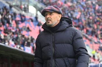 Preocupación en Bologna: DT de Gary Medel nuevamente sufre con el cáncer