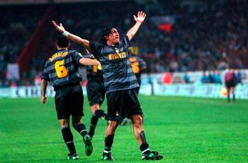 ¿Repetirá Alexis Sánchez? El gol de Zamorano por el Inter que le dio la Copa UEFA en 1998