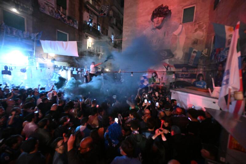 La ciudad de Nápoles se volcó a las calles a celebrar el tercer título de la Serie A en la historia del club.