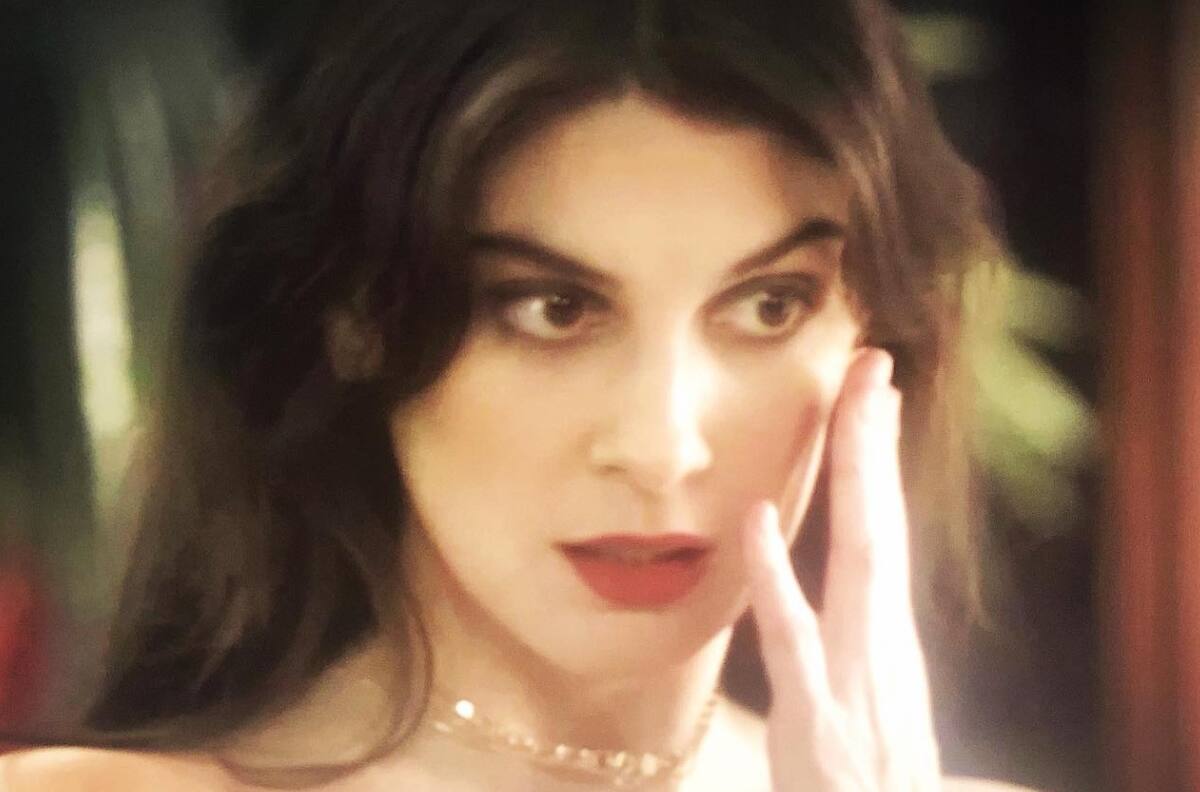 Quién es Paloma Moreno, exmodelo y actriz que interpreta a Margot en "Hijos del desierto"