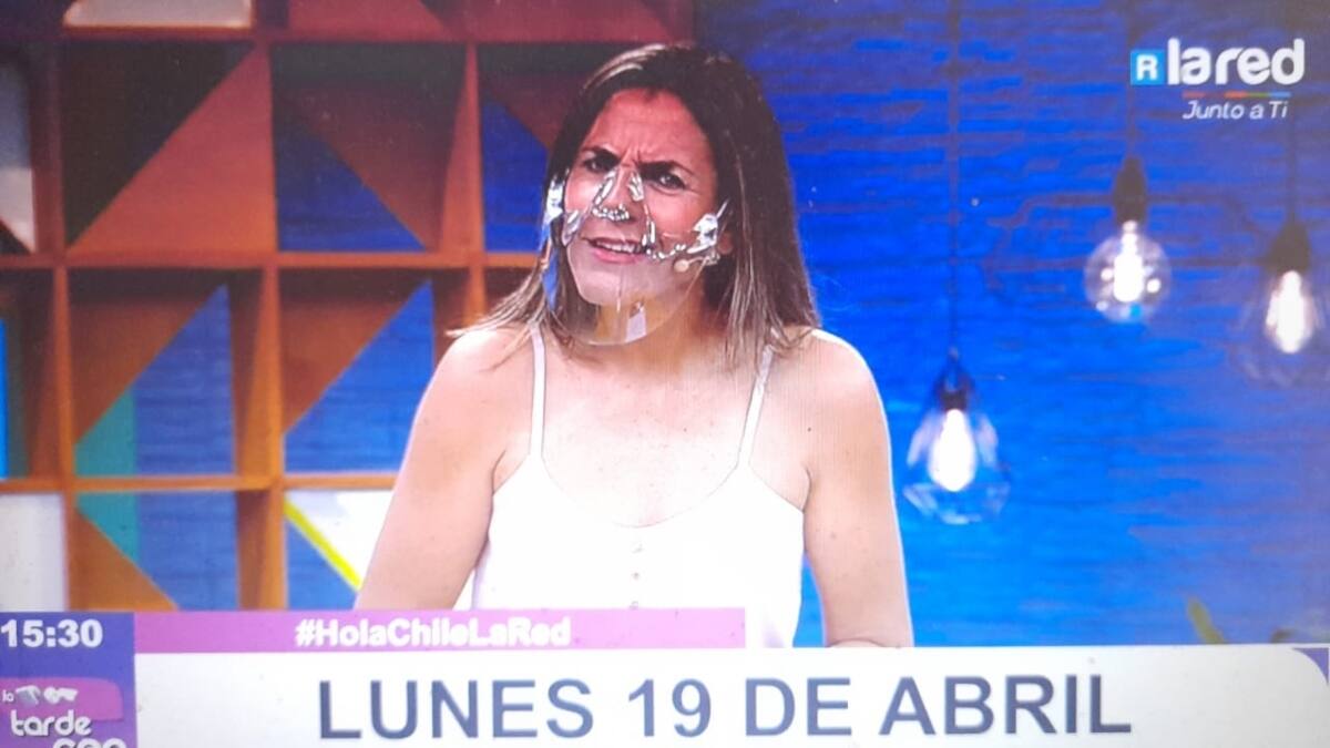 "Hasta se enojaron Las Calilas, Las Mojojojo, todos se enojaron": Julia Vial ironizó con la polémica entre "Políticamente Incorrecto" y el Ejército de Chile.