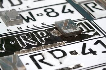 ¿Quieres comprar un vehículo?: de esta forma puedes verificar la autenticidad de las patentes