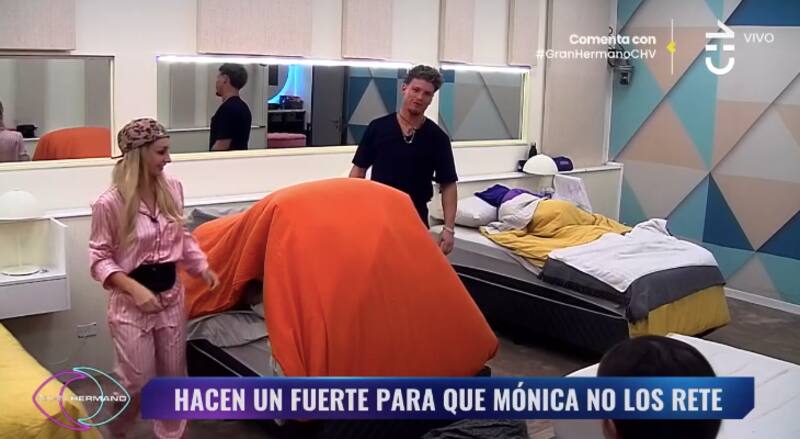 Una de las torres de almohadas. Foto: CHV.