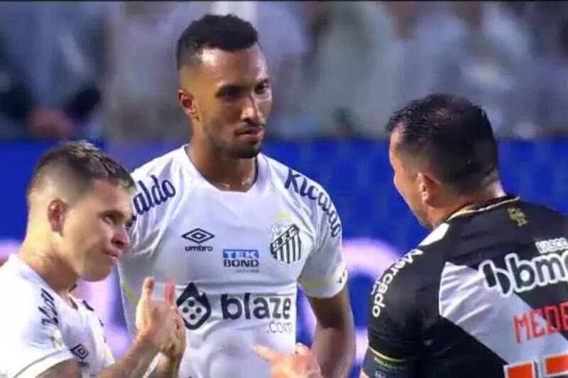 El partido de la trifulca entre Santos y Vasco da Gama, en que Gary Medel fue expulsado tras las provocaciones de Yefferson Soteldo.