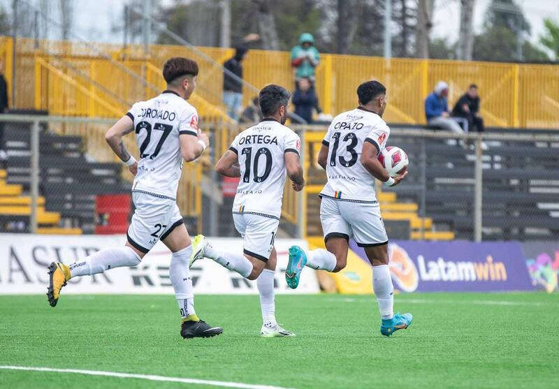 goleó a un irreconocible Barnechea.