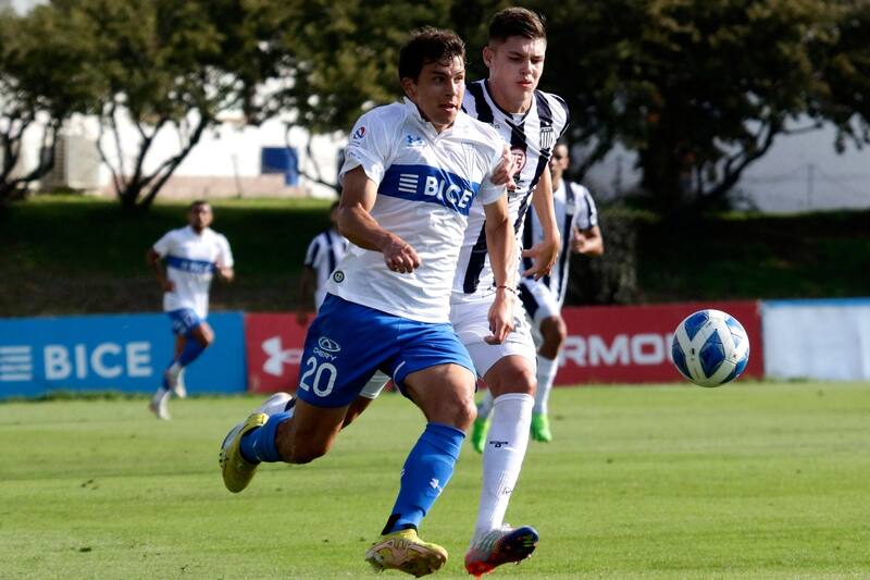 El delantero convirtió el 1-0 de Universidad Católica sobre Talleres en febrero de 2023.