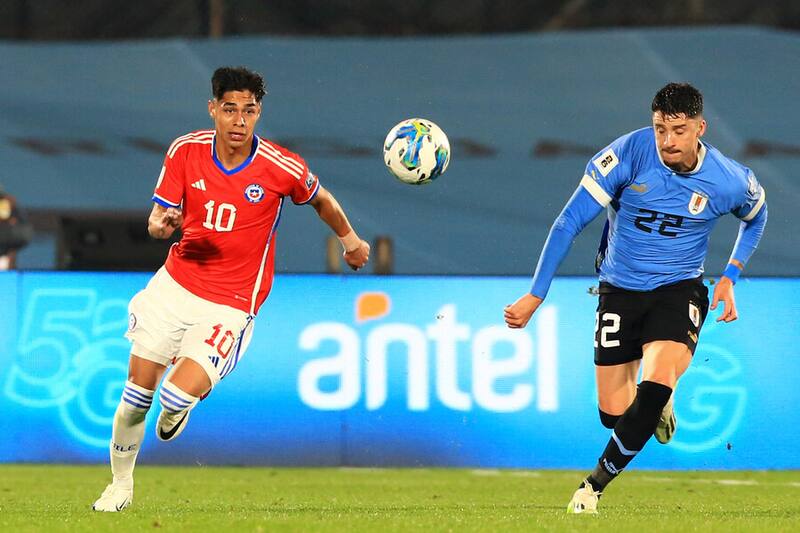 Darío Osorio en el duelo de Chile vs. Uruguay. Foto: Aton.
