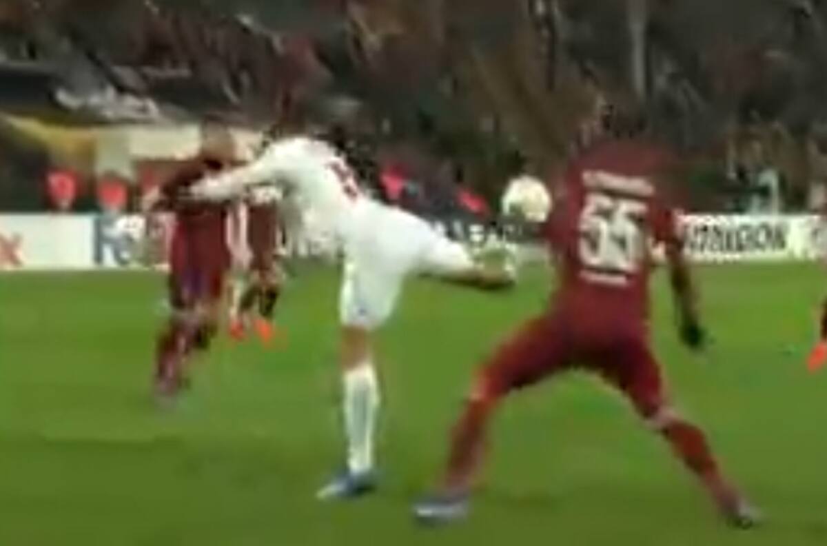 ¡Era el gol del año! La jugada que intentó Lucas Ocampos en el Sevilla