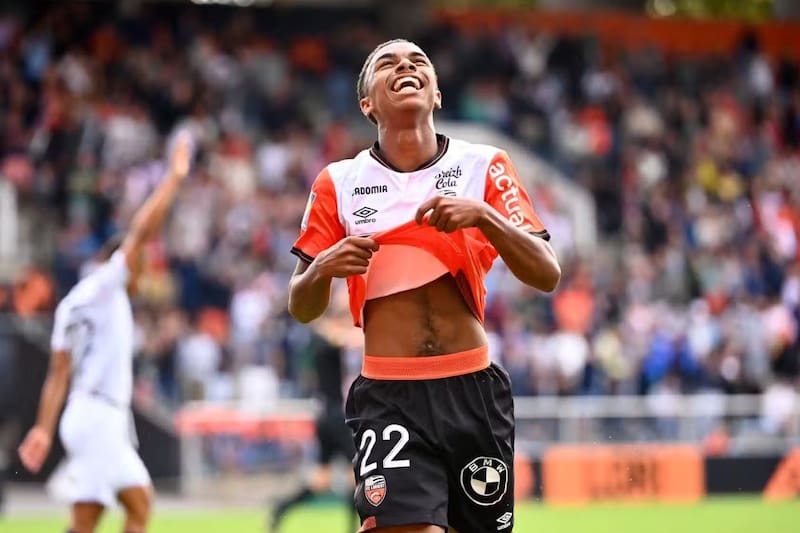 Jugador de FC Lorient que podría jugar el Mundial Sub-20 de Chile.