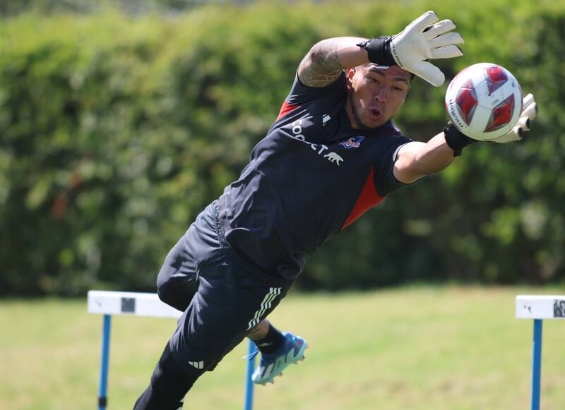 Brayan Cortés seguirá siendo el arquero de Colo Colo en 2024 (Foto: Colo Colo)