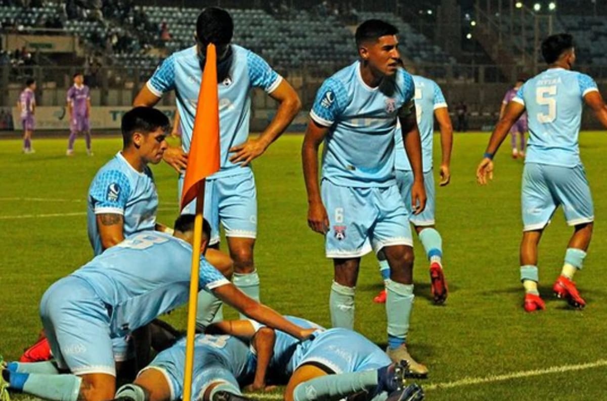 San Marcos de Arica aprovechó la demora de Cobreloa y está cerca de sumar a una de sus figuras