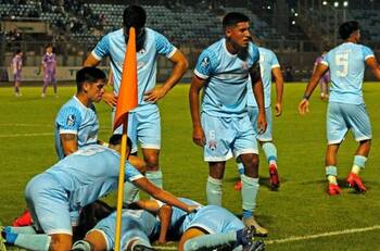 San Marcos de Arica aprovechó la demora de Cobreloa y está cerca de sumar a una de sus figuras