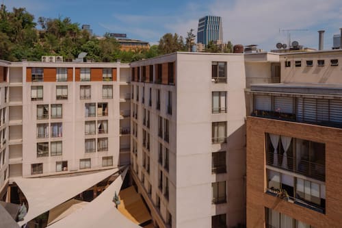 Piden rematar departamento de Luis Hermosilla en Santiago por $70.000.000: ¿Cómo es el inmueble?