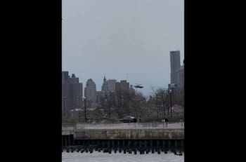 VIDEO | Helicóptero se estrella en Nueva York: Iba a bordo una familia con tres niños