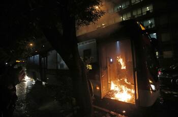 Un bus del sistema RED fue incendiado por desconocidos: es el tercero en dos días