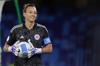 VIDEO | La FIFA invita a votar por Christiane Endler en los The Best con espectacular tapada en el Mundial de Francia