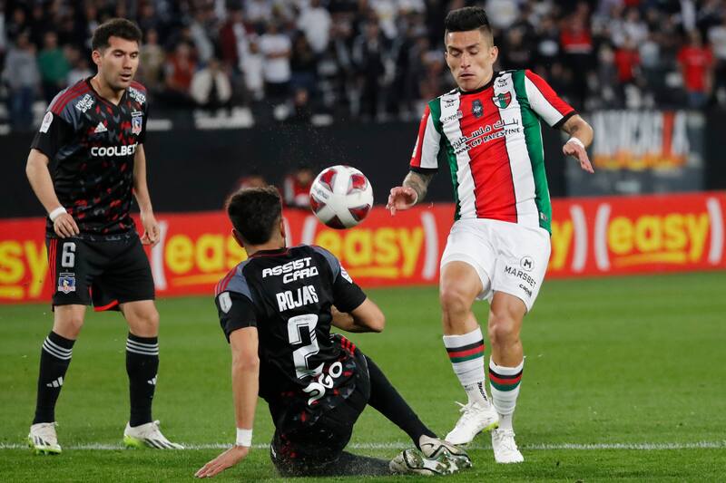 César Fuentes y Jeyson Rojas disputando el duelo frente a Palestino.