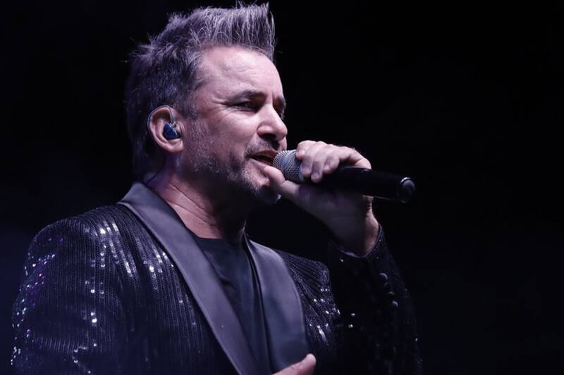 El cantante Douglas celebra 25 años de carrera.