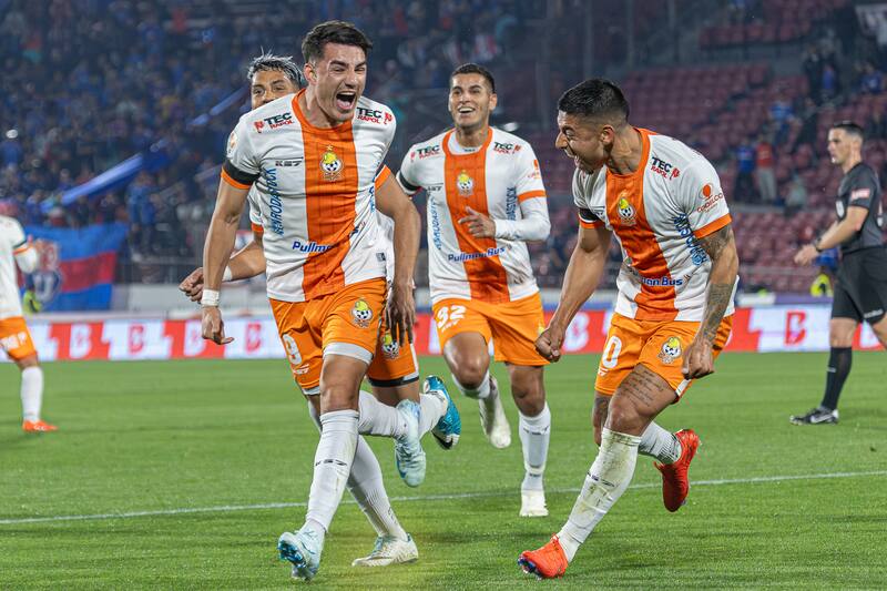 Diego Coelho festejando el gol ante la U. Foto: Felipe Escobedo