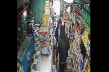 Delincuente se arrepintió en pleno asalto: terminó abrazado y llorando con su víctima