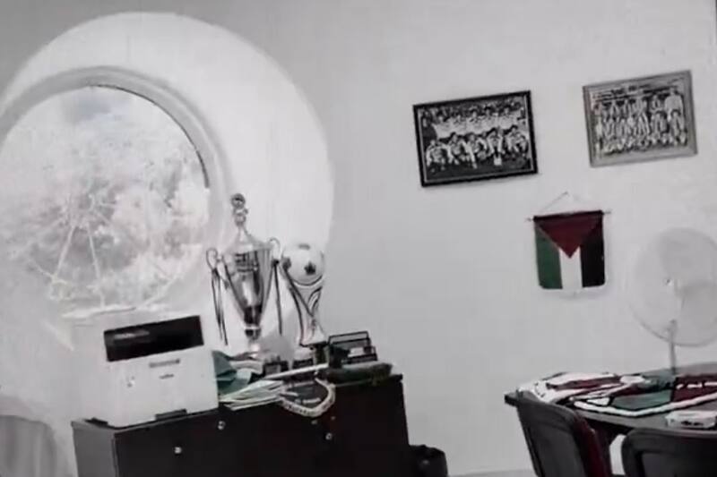 el club presentó a su nuevo delantero.