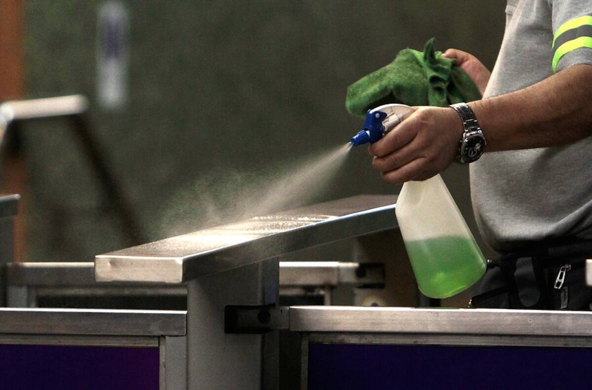 Covid-19: ISP alerta sobre venta de desinfectante de ozono con resolución falsa