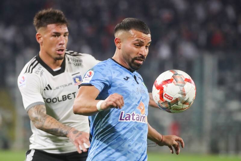 Colo Colo recibe a O'Higgins en el Estadio Monumental.