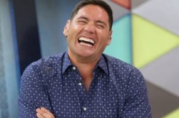 "Cazuela para todos": Pancho Saavedra bromea con foto que lo postula como presidente