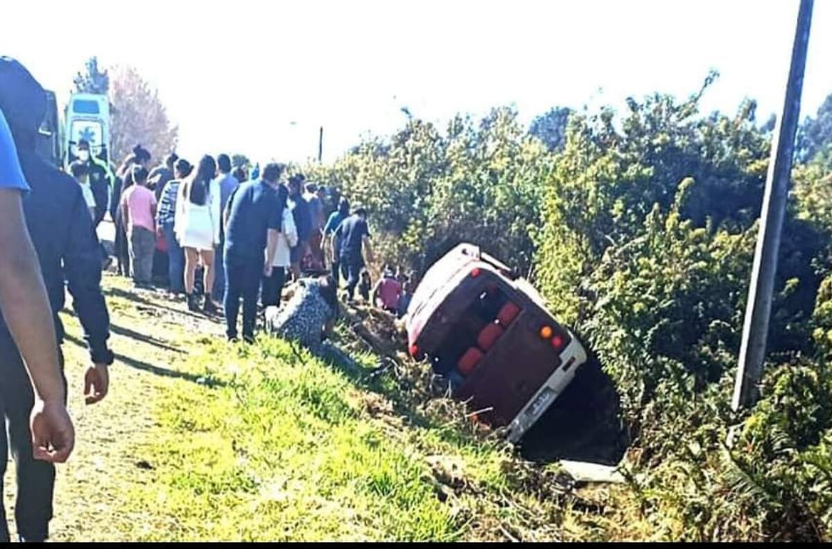 Volcamiento de minibus con pacientes de diálisis en Cañete: 4 personas fallecieron y dos permanecen grave en el hospital
