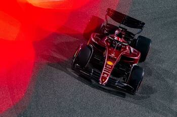 ¡Ferrari está de vuelta! Leclerc ganó el Gran Premio de Bahrein, abandonaron Verstappen y Pérez