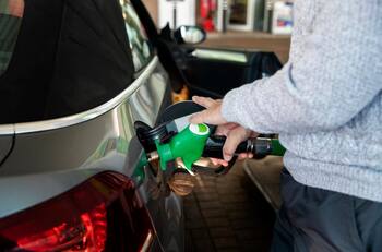 Enap confirmó significativa caída en el precio de los combustibles: ¿cuánto bajaron?