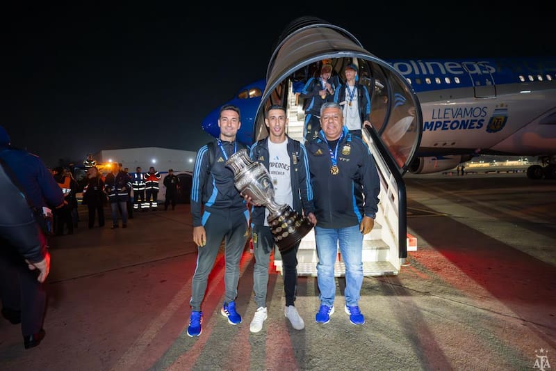 a los polémicos cánticos contra Francia. (Foto: AFA)