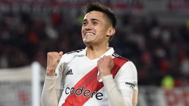 jugando con la camiseta de River Plate, donde es una de las figuras tras su paso por Colo Colo (Foto: River Plate)