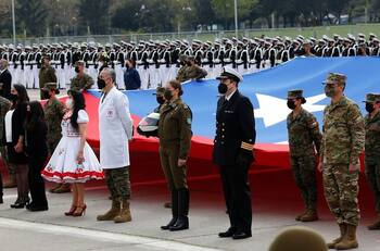 Parada Militar: con homenaje a personal de salud y víctimas del Covid-19 comenzó la jornada