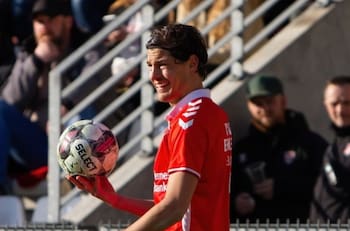 Se va a la “B”: Miiko Albornoz cae en Dinamarca y queda virtualmente descendido de la Superliga