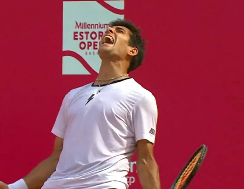 festeja su triunfo en el ATP de Estoril.