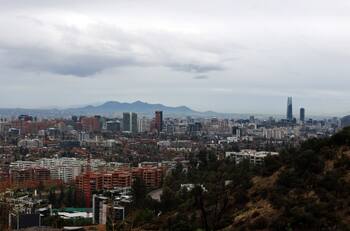 Estos son los 10 lugares imperdibles de Santiago para visitar durante el invierno según la IA