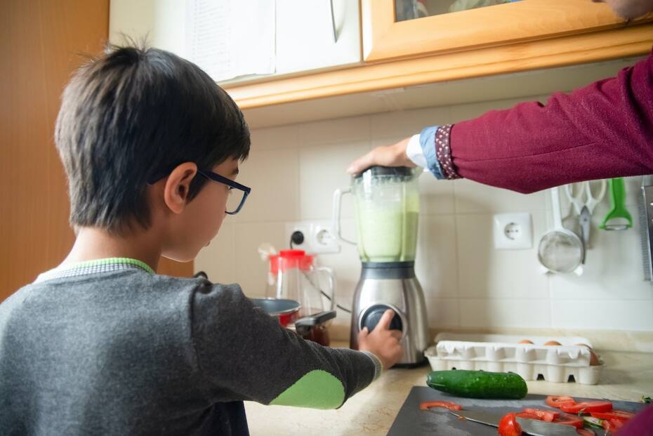 Coctelería fácil que tus hijos pueden preparar bajo la supervisión de un adulto.