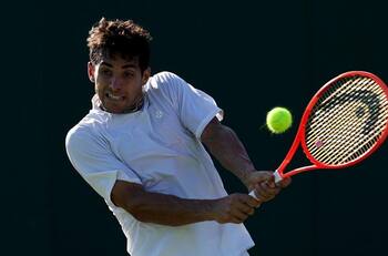 Debe volver mañana: Cristian Garin no pudo terminar su partido en Wimbledon