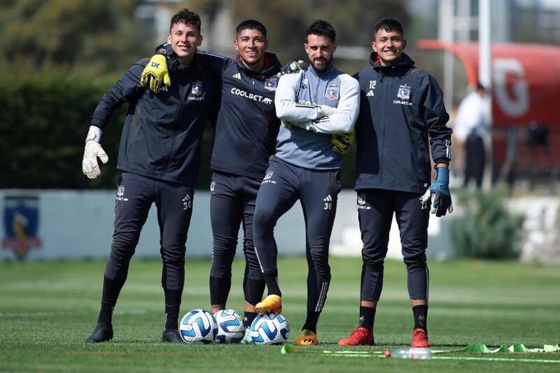 Martín Ballesteros, Brayan Cortés, Fernando de Paul y Eduardo Villanueva entrenando en Colo Colo