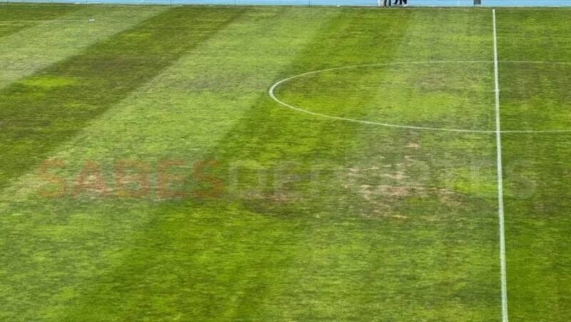 Este es el estado del césped del Ester Roa: Foto: Sabes Deportes.