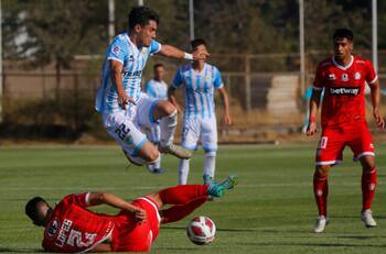 Con un hombre menos, Unión La Calera le arrancó un empate a Magallanes en La Pintana