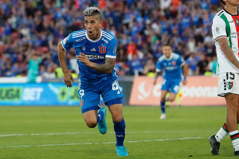 Leandro Fernández se viste de héroe y le da una victoria clave a la U sobre Palestino. Foto: Aton