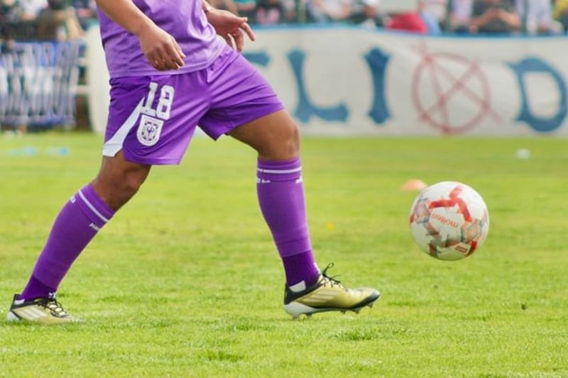 Deportes Concepción en el césped del Estadio Soinca Bata.