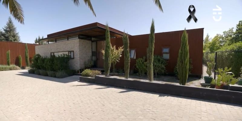 Así es la fachada de la casa de Claudia Conserva. Créditos: Pantallazo CHV