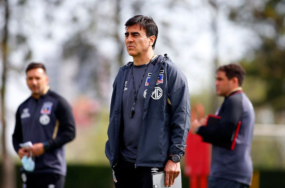 Quinteros en su primer día en Colo Colo: "Es una prioridad traer un jugador en reemplazo de Zaldivia"
