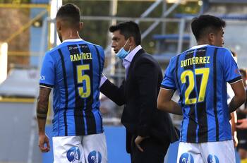 Otro más: Huachipato se quedó sin entrenador tras la salida de Gustavo Florentín